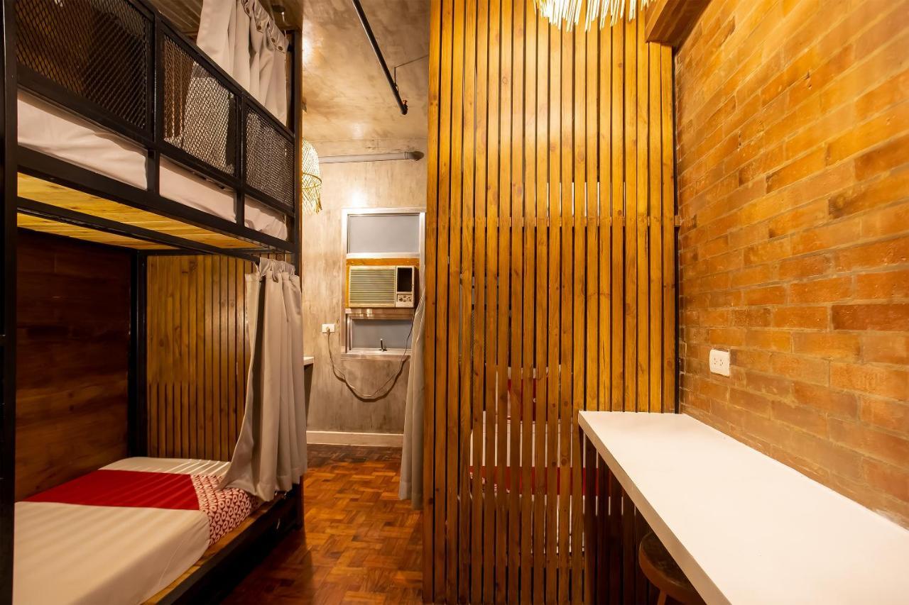 Oyo 821 Connector Hostel Makati City Dış mekan fotoğraf
