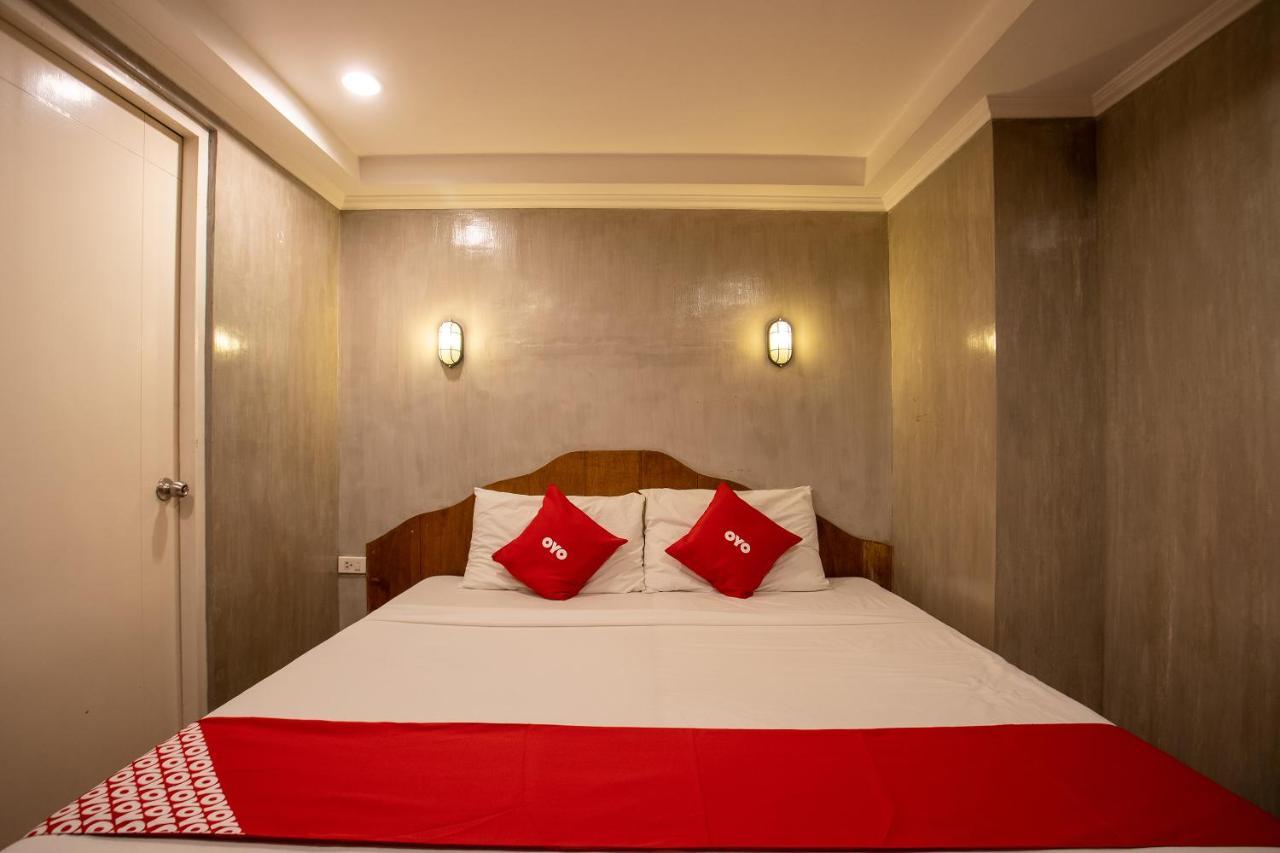 Oyo 821 Connector Hostel Makati City Dış mekan fotoğraf