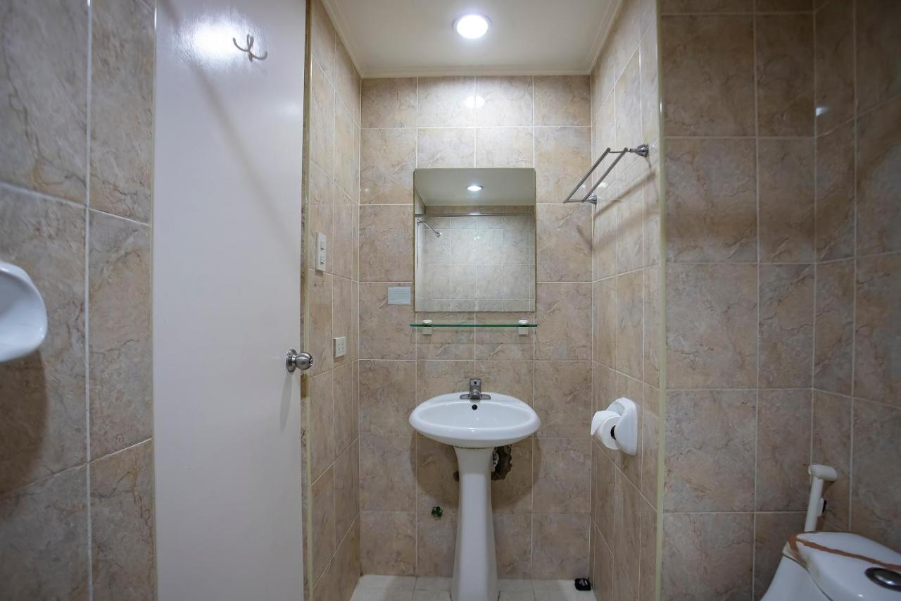 Oyo 821 Connector Hostel Makati City Dış mekan fotoğraf