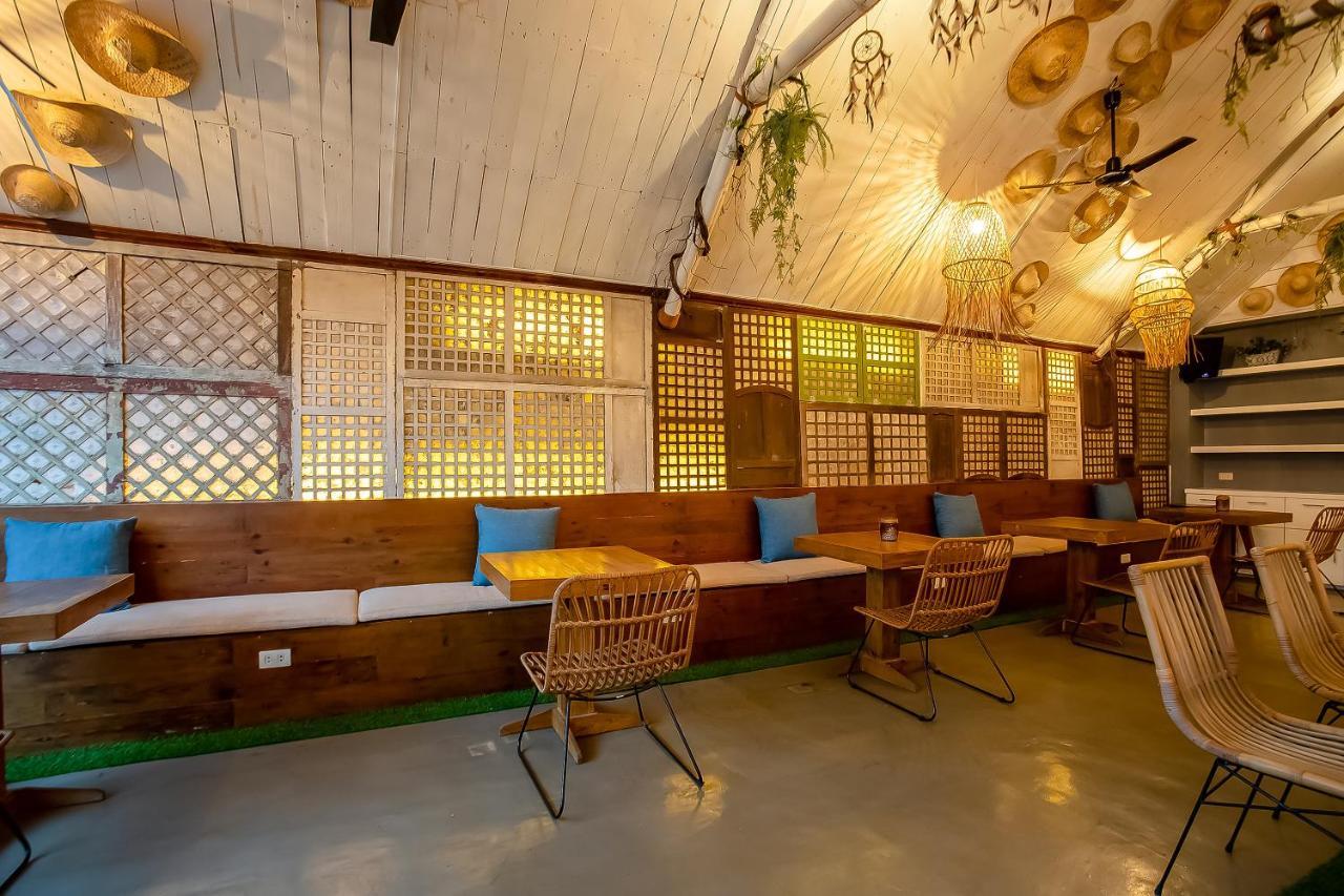 Oyo 821 Connector Hostel Makati City Dış mekan fotoğraf