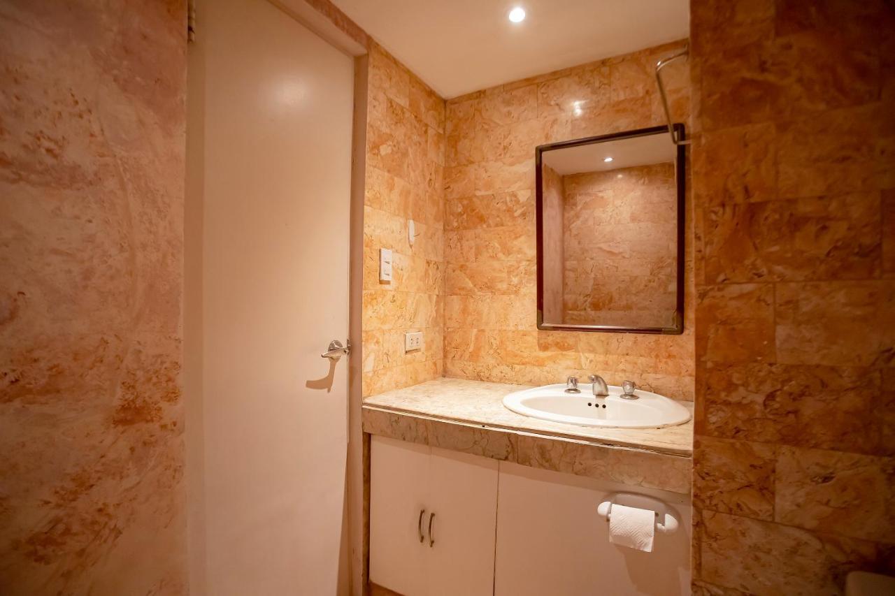 Oyo 821 Connector Hostel Makati City Dış mekan fotoğraf
