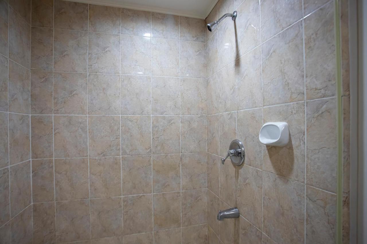 Oyo 821 Connector Hostel Makati City Dış mekan fotoğraf