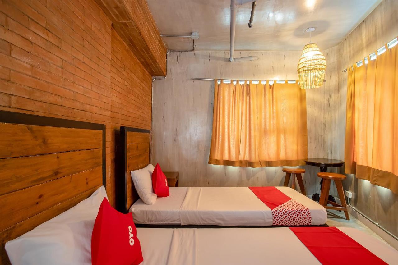 Oyo 821 Connector Hostel Makati City Dış mekan fotoğraf