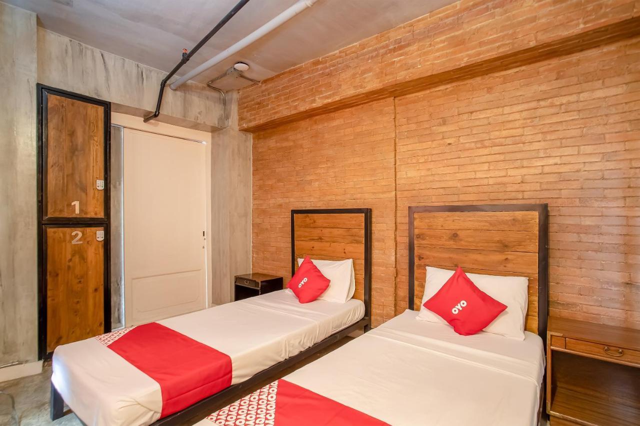 Oyo 821 Connector Hostel Makati City Dış mekan fotoğraf